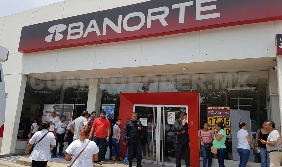 261 mil pesos, botín en asalto violento a banco