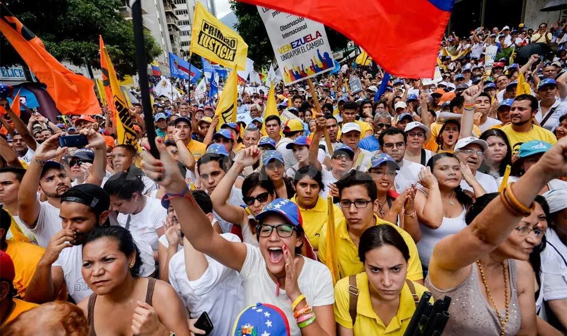 Policía impide marcha