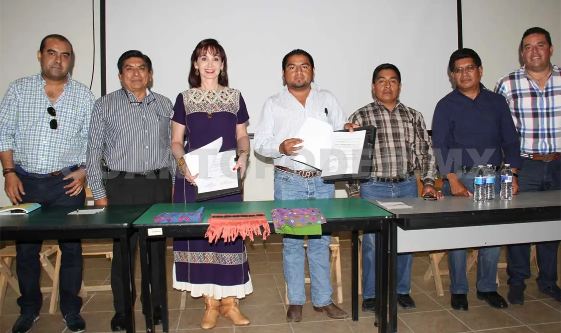Autoridades y artesanos, unidos por el desarrollo