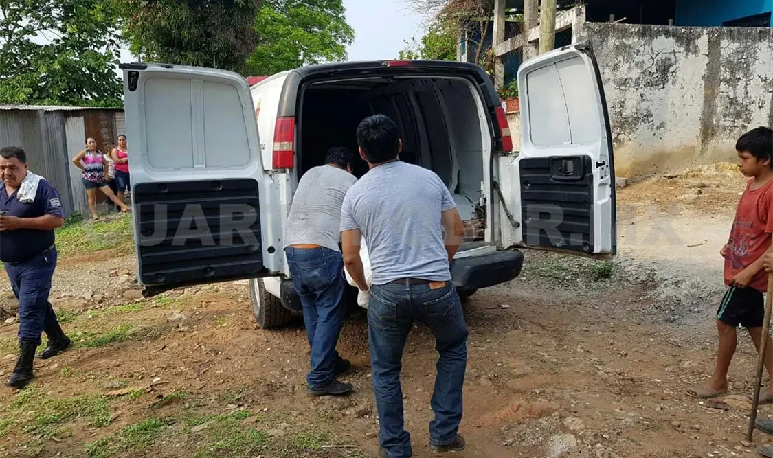 Se quitan la vida menor y mujer