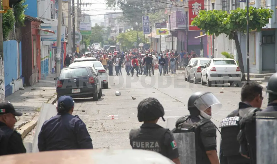 Docentes toman instituciones educativas