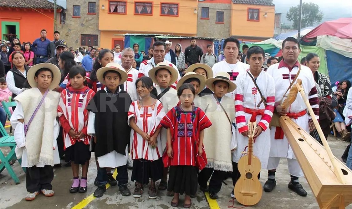 Encuentro artístico y cultural en Huixtán