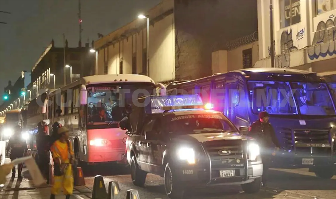 La Policía Federal desmanteló el plantón que desde el domingo instalaron los integrantes de la CNTE.