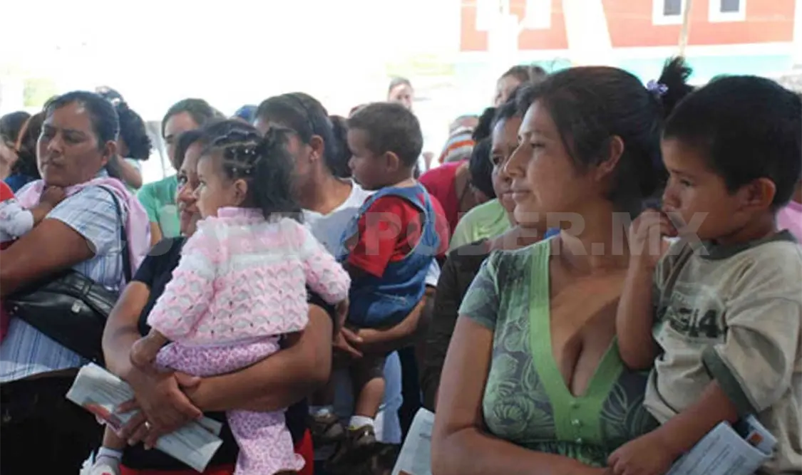 Entre estos esfuerzos destacó el programa Seguro de Vida para Jefas de Familia, a través del cual se han generado 993 beneficiarios en la entidad en lo que va del año. CP