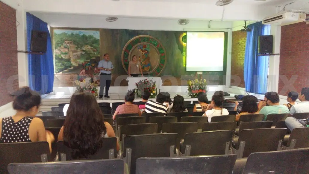 Los temas estuvieron dirigidos a una treintena de estudiantes de sexo semestre. Cortesía.