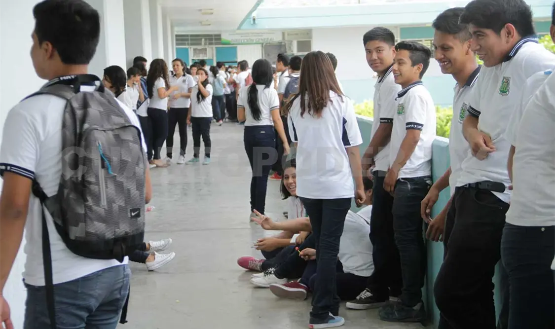 Prepa 1 pide nuevo director