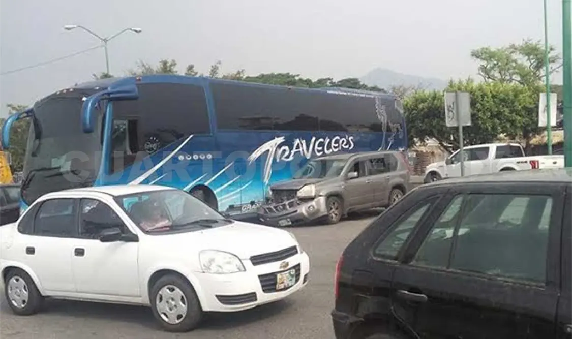 Quiso ganarle a un autobús