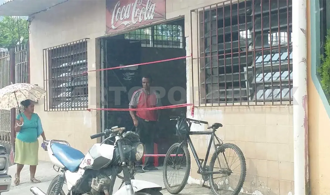 Comando asalta a negocio