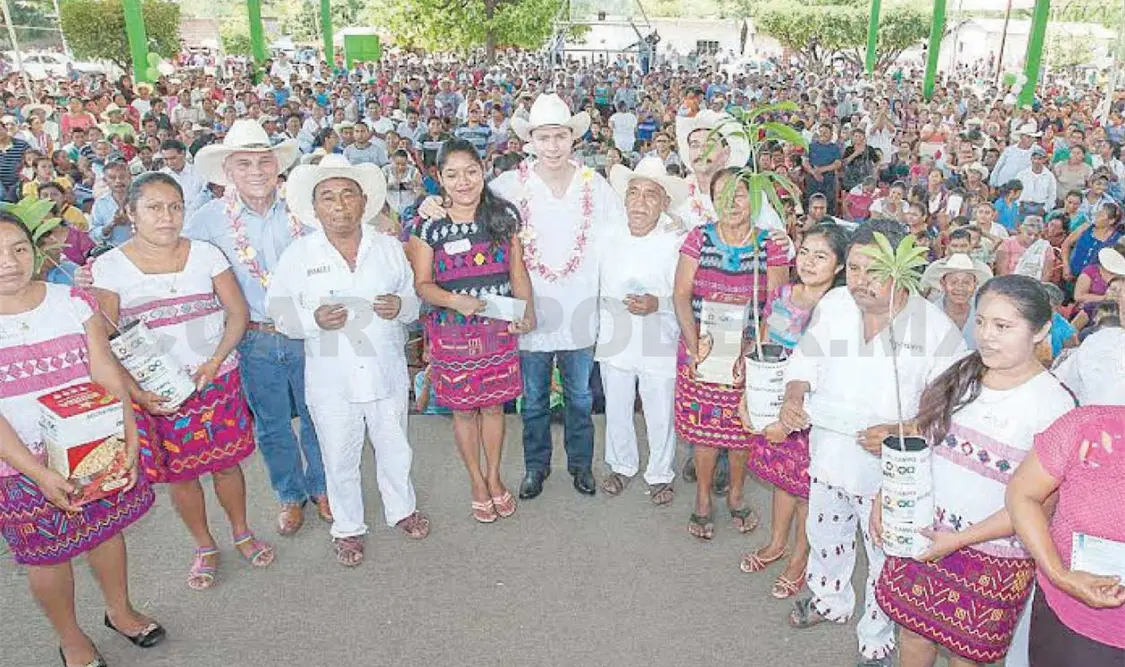 MVC entrega Seguro Agrícola a mil 450 productores