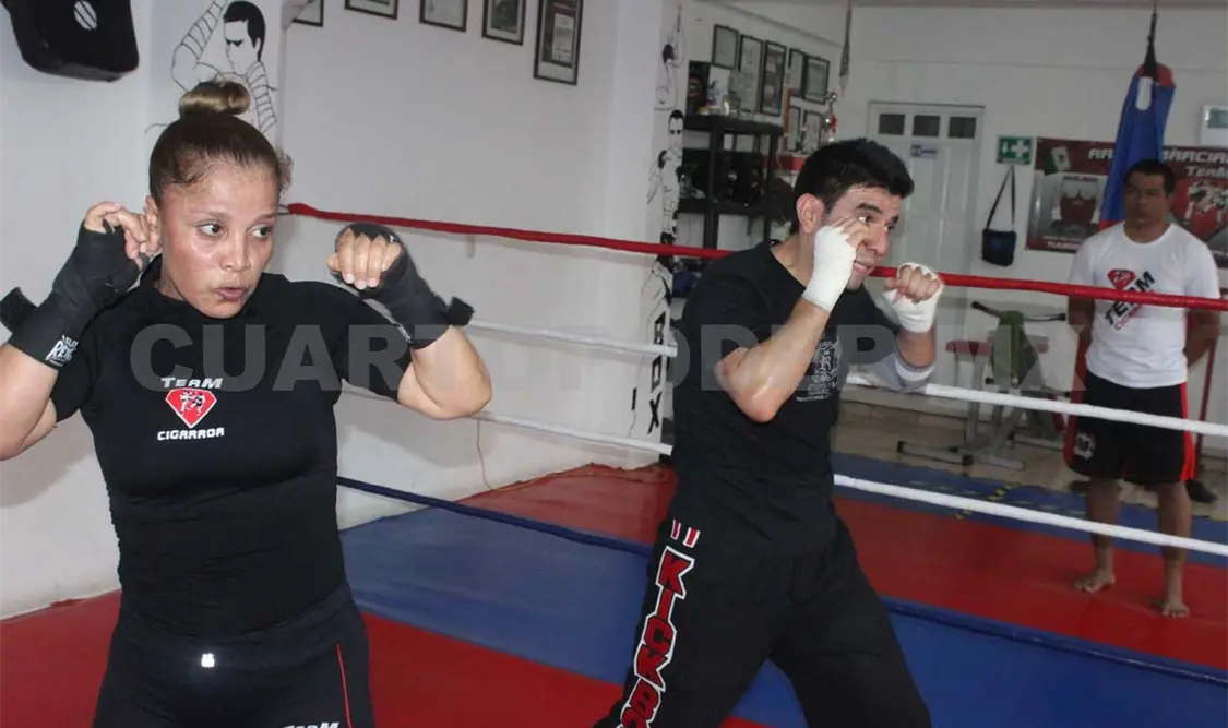 Evalúan alumnos en Kick Boxing y Muay Thai
