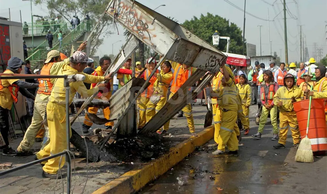 Secretaría de Movilidad desaloja a comerciantes