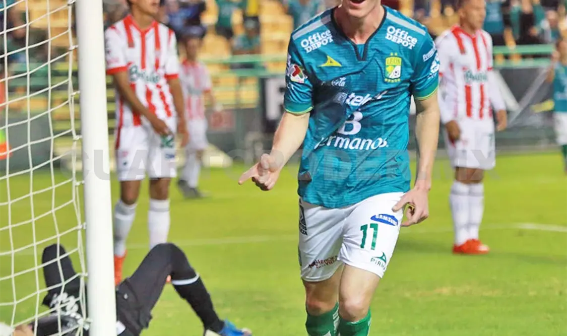 Chivas oficializa llegada del atacante Marco Bueno