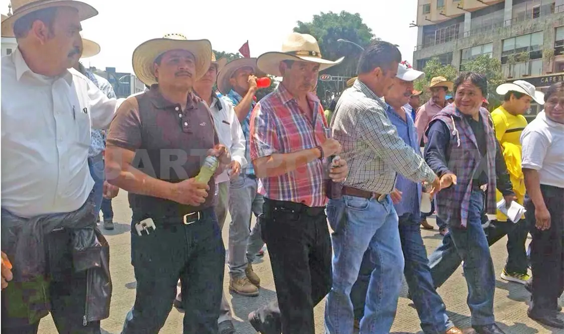Ordenan arresto de líderes de la CNTE