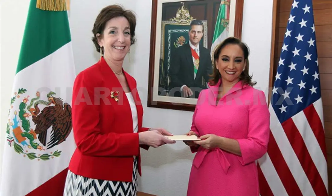 Presenta Jacobson copias de cartas credenciales
