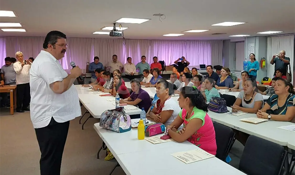 Reconocieron a los maestros que participan en estos programas por su preocupación en ayudar a los niños migrantes.