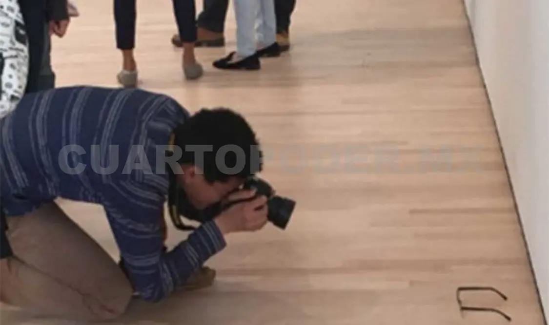 Los turistas se acercaban a los lentes para apreciarlos como una verdadera obra de arte. Cortesía