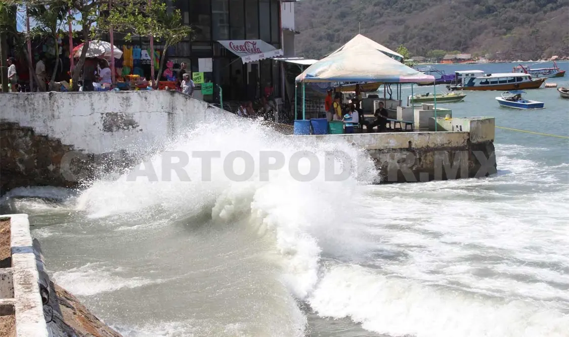 Equipo de trabajo del Sistema Nacional de Alerta de Tsunami.