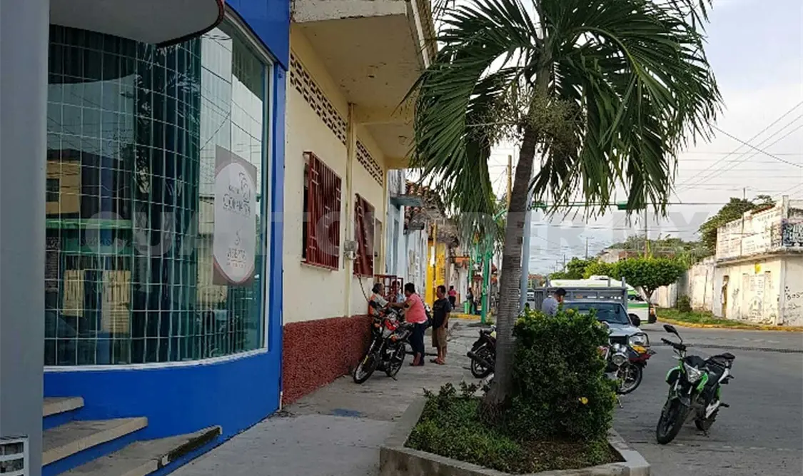 Una empresa financiera ubicada en la 3ª Avenida Sur entre 8ª y 10ª Calle Poniente fue atracada por hombres armados.