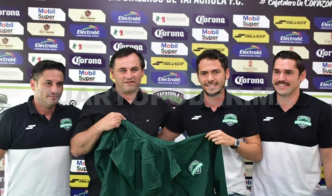 Carlos Bustos se viste de Cafetalero