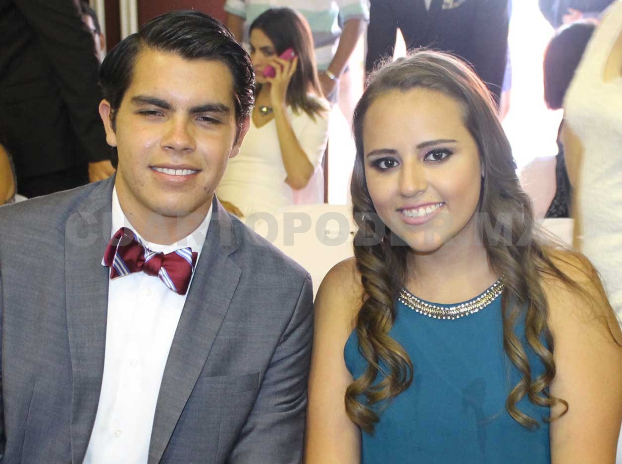 Entrega de documentos a egresados