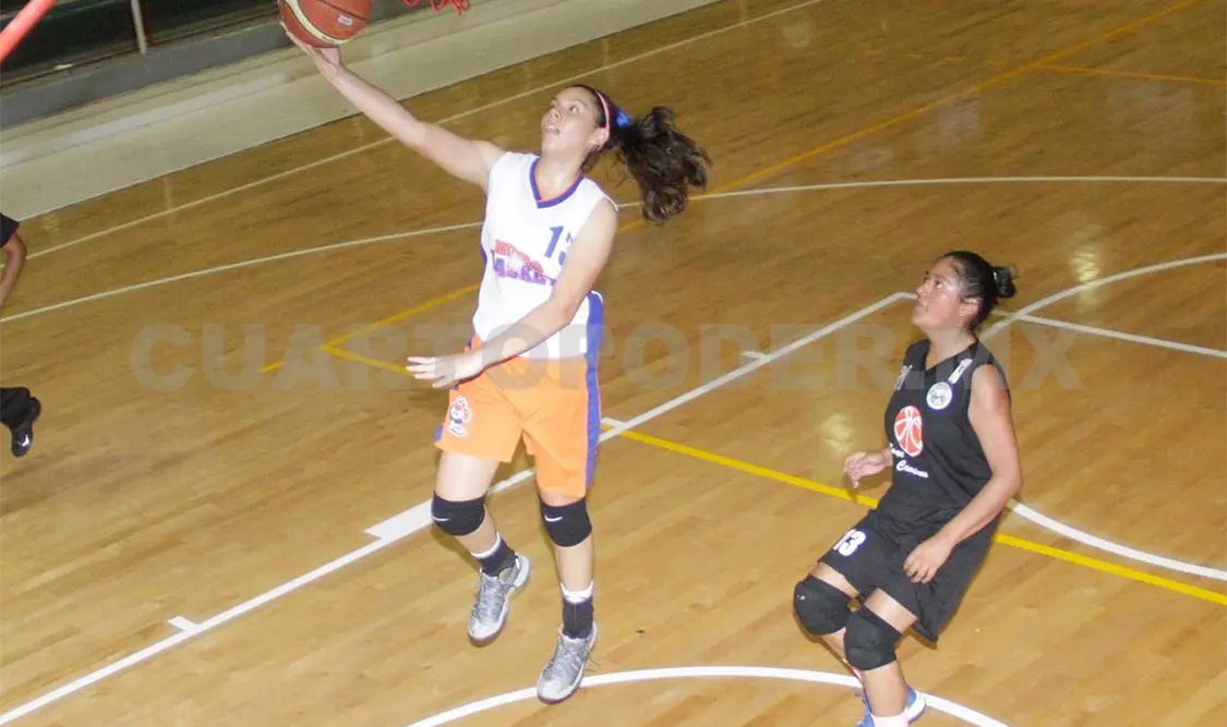 Al disputarse la primera jornada, las quintetas femeniles también vieron acción, y brindaron buenos partidos. Guillermo Ramos / CP