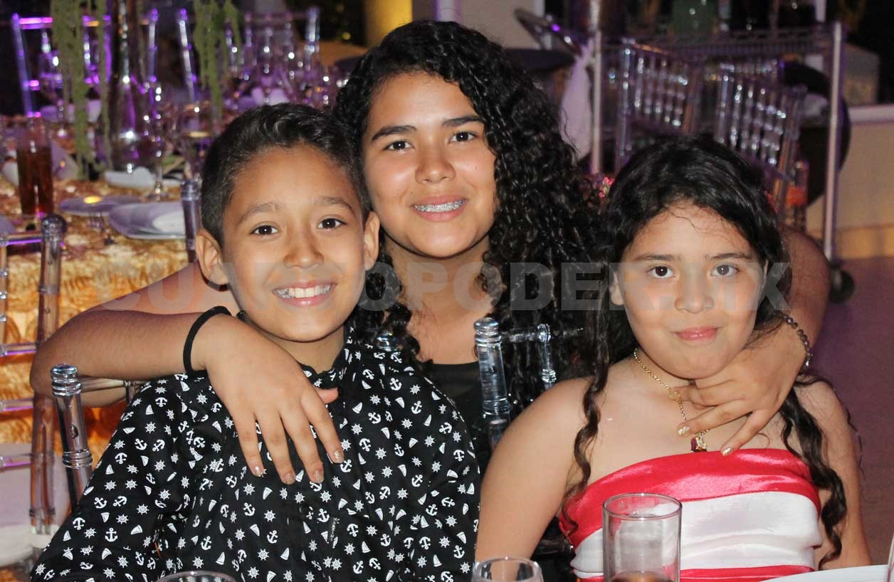Una fiesta increíble para Adriana