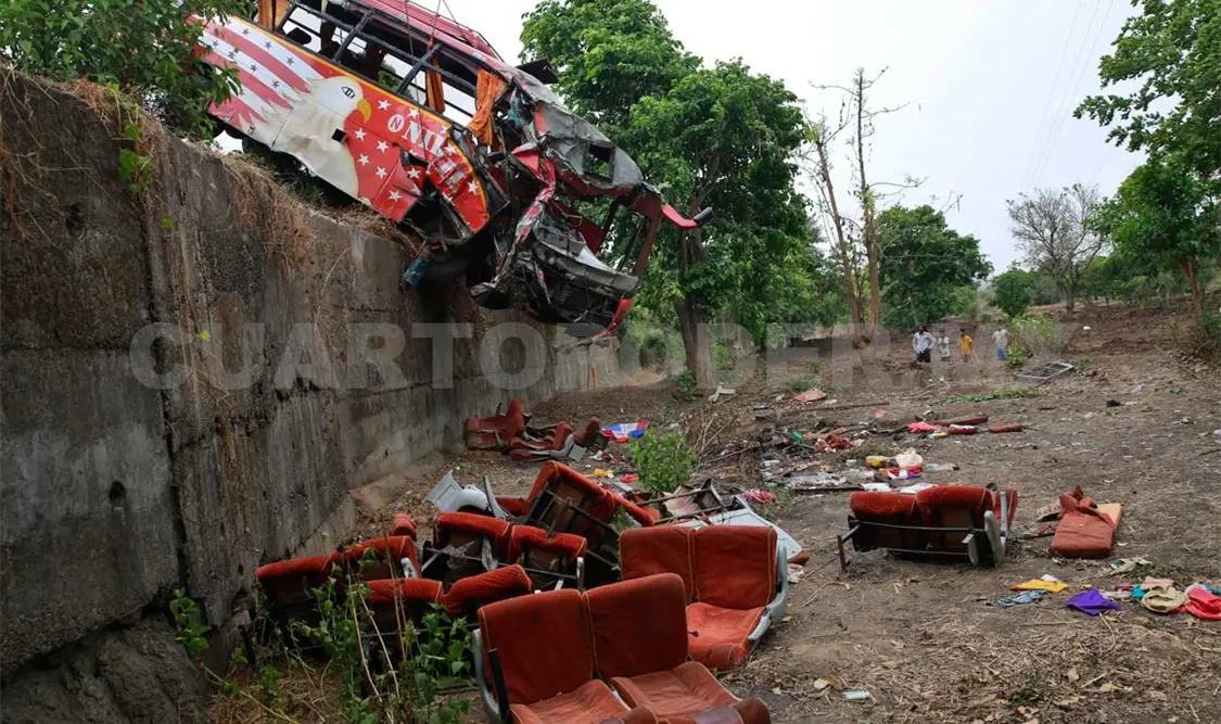 Accidente vial deja 17 muertos y 35 heridos