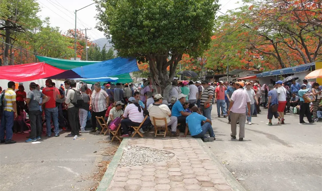 Llaman a maestros a mantener la paz