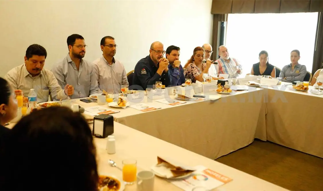 Reiteran compromiso por reactivar economía del sector hotelero