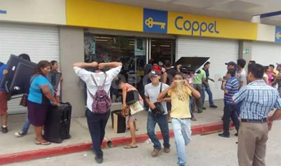 Vandalizan alcaldía y saquean tiendas