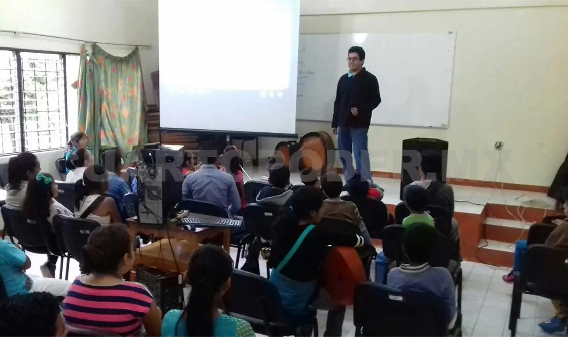 Imparten conferencia sobre cuidado del medio ambiente