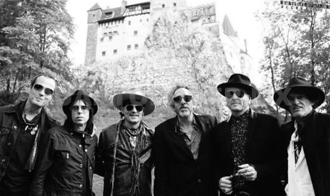 Banda de Johnny Depp visita castillo de Drácula