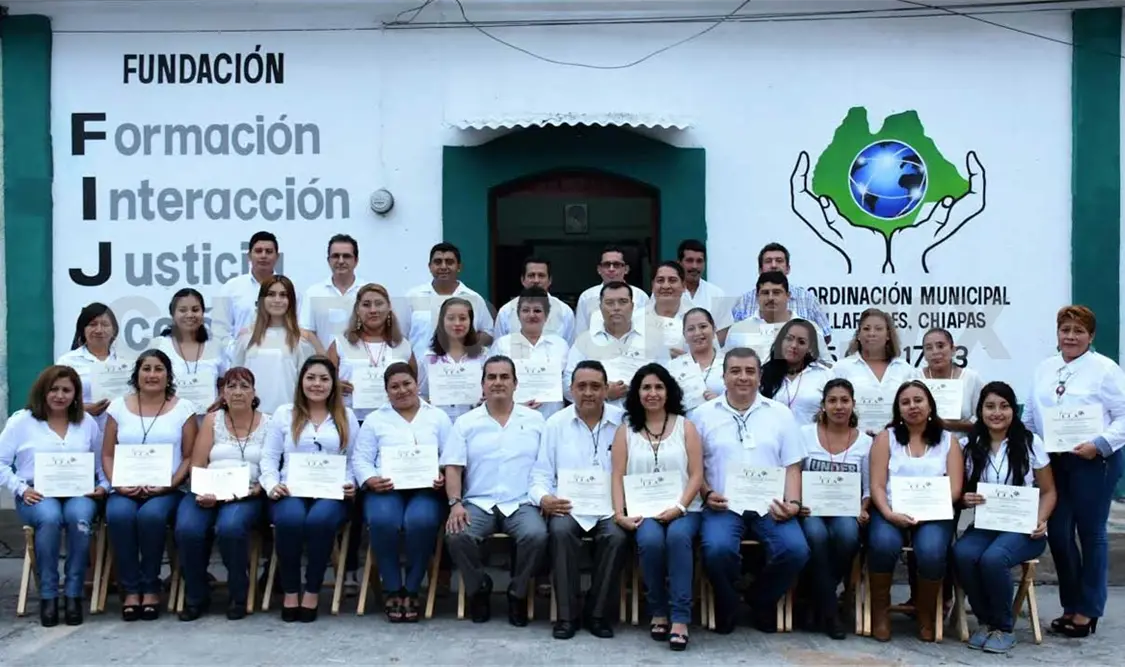 Toman protesta integrantes de Fundación FIJA