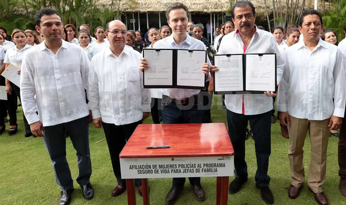 Anuncia Velasco seguro de vida a esposas de 8 mil policías estatales