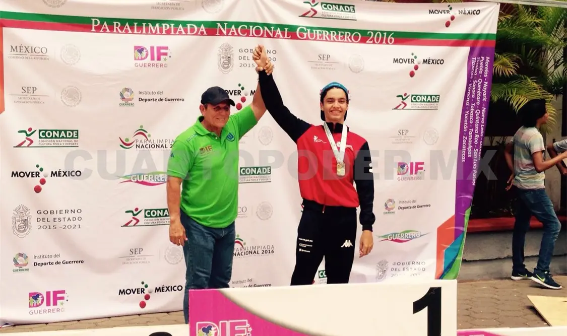 El chiapaneco obtuvo la medalla de oro en 200 combinado y 100 metros pecho. Cortesía