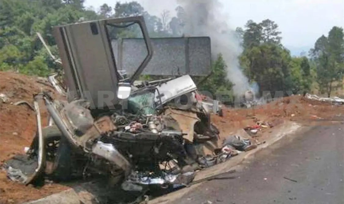 Al menos ocho muertos dejó un accidente de tránsito en la Autopista Siglo 21 en Michoacán.