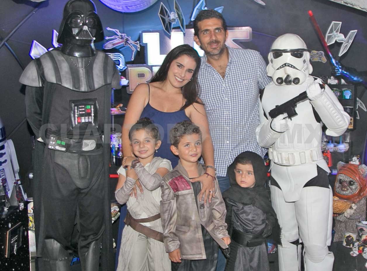 Rebeca y Luis festejan al estilo Star Wars