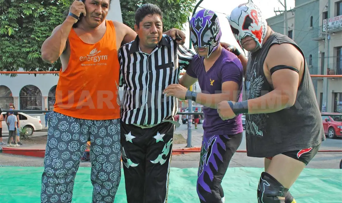 Sangre de Águila y Sangre de Águila Jr., unidos como familia y por el amor a la Lucha Libre. Ismael Quintero. CP