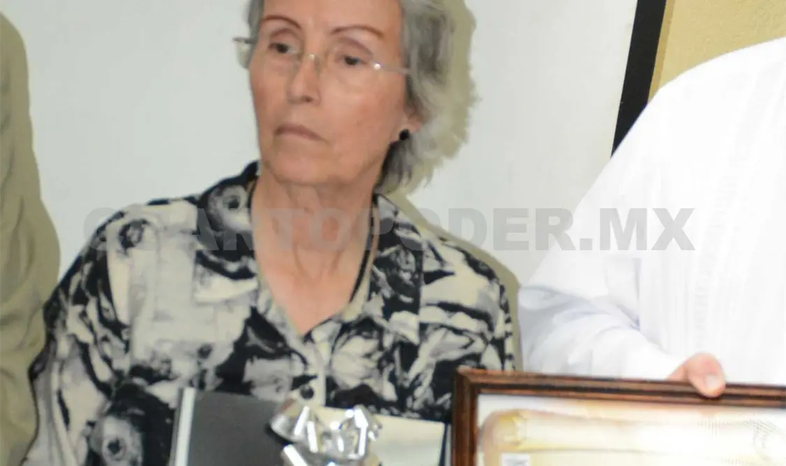Reconocen a Socorro Carranco, artesana de la palabra