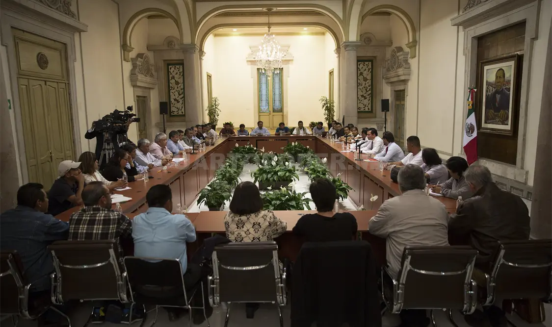 Sostiene Osorio Chong reunión con miembros del sindicato y del magisterio disidente