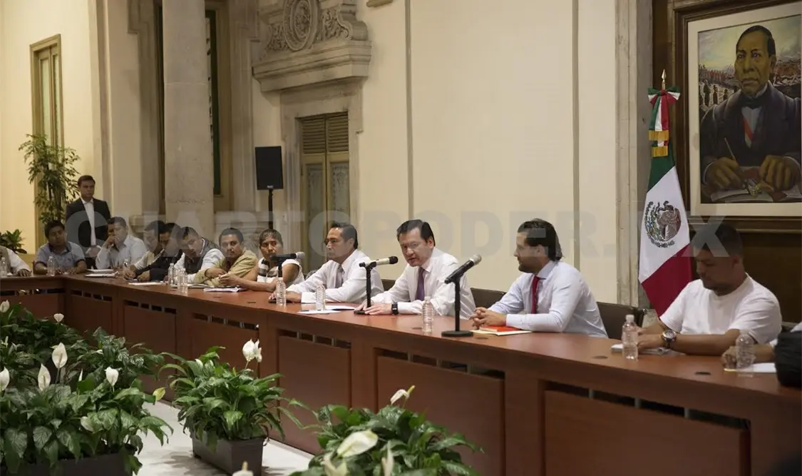 Concluye receso en reunión de maestros con gobierno federal