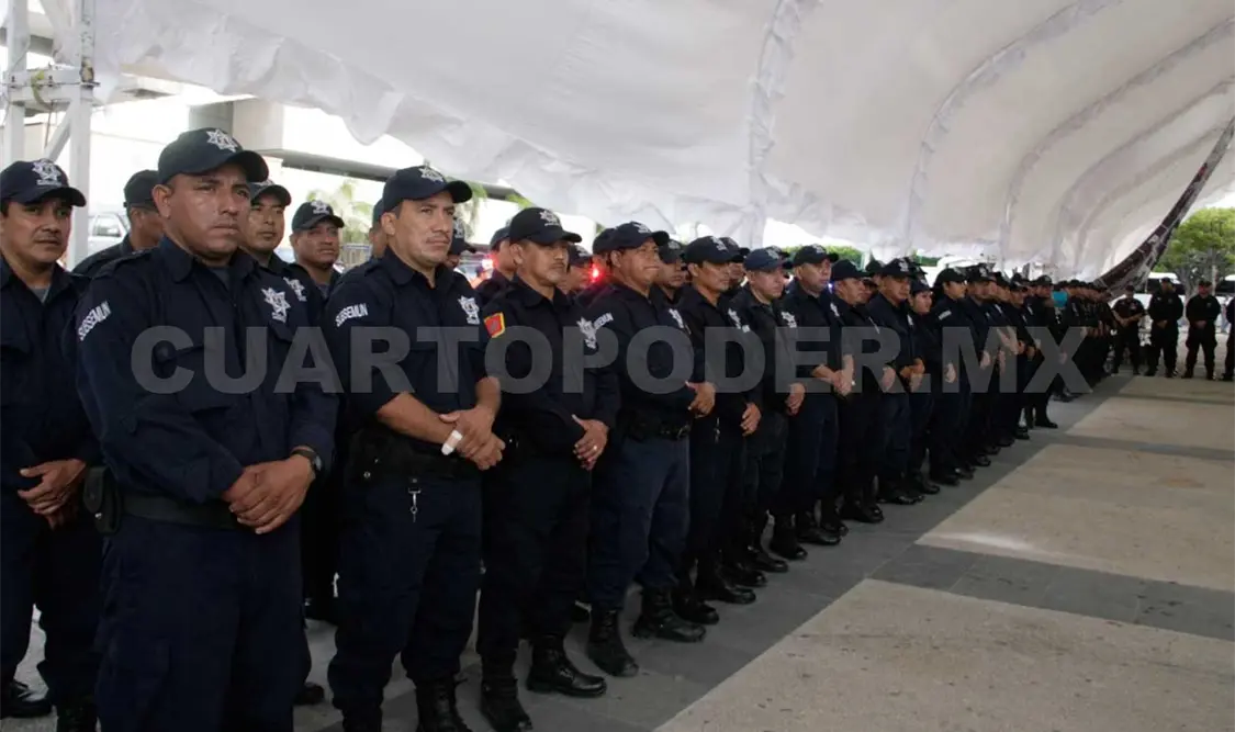 Policías abordan a alcalde y denuncian mandos
