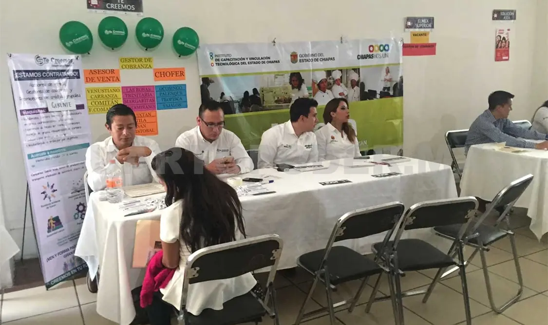 Efectúan Feria Estatal del Empleo