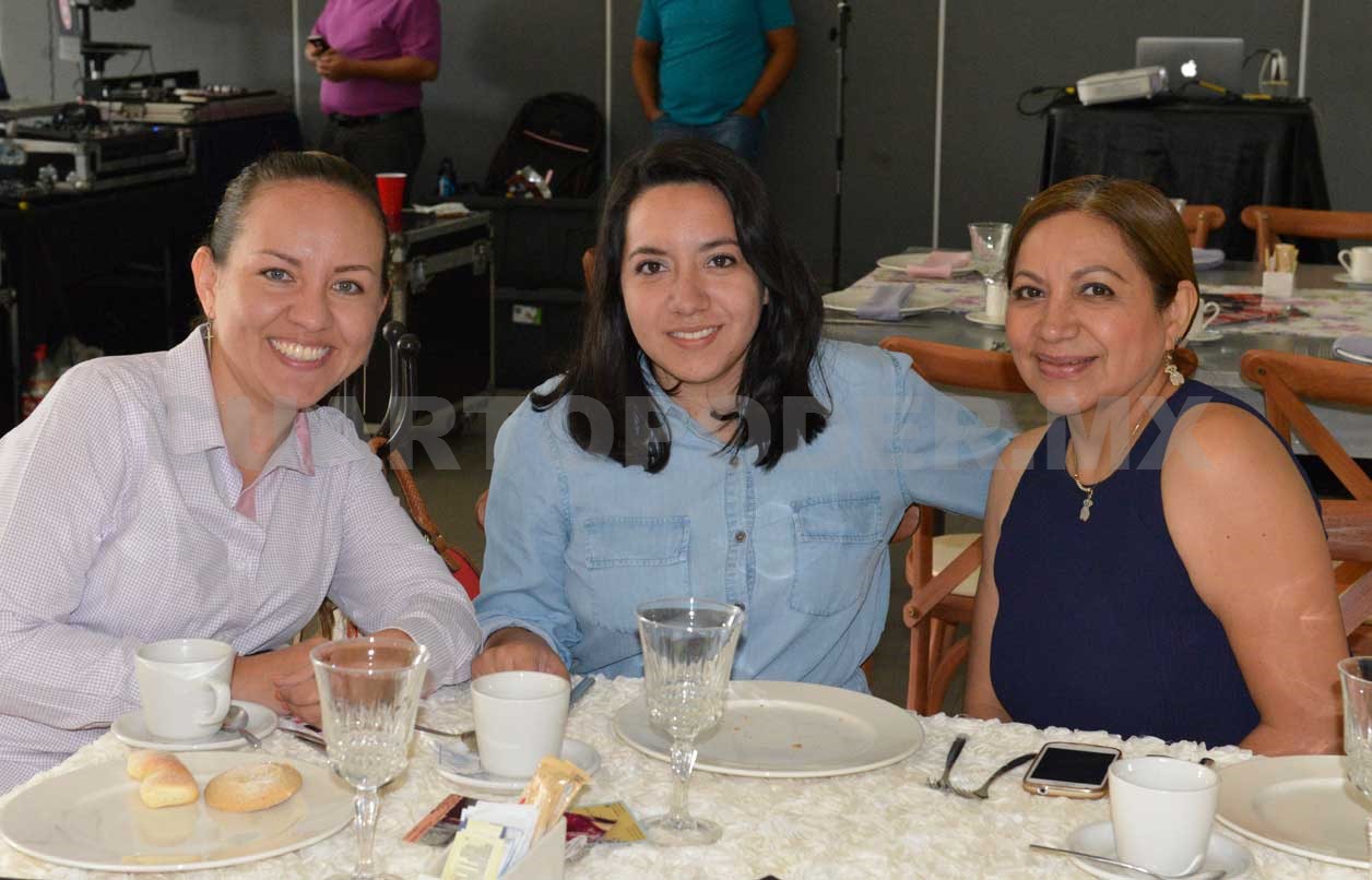 Desayuno entre mujeres altruistas