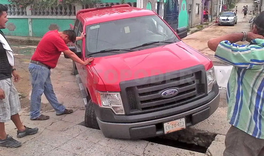 Se rompe embovedado con el paso de camioneta