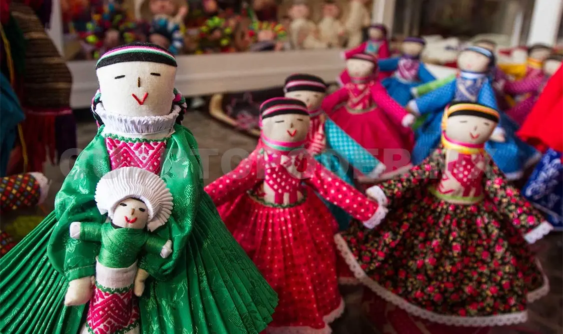 Las pequeñas artesanías han llegado a las manos de muchas niñas en países tan lejanos como Milán, Italia y Estambul, Turquía.