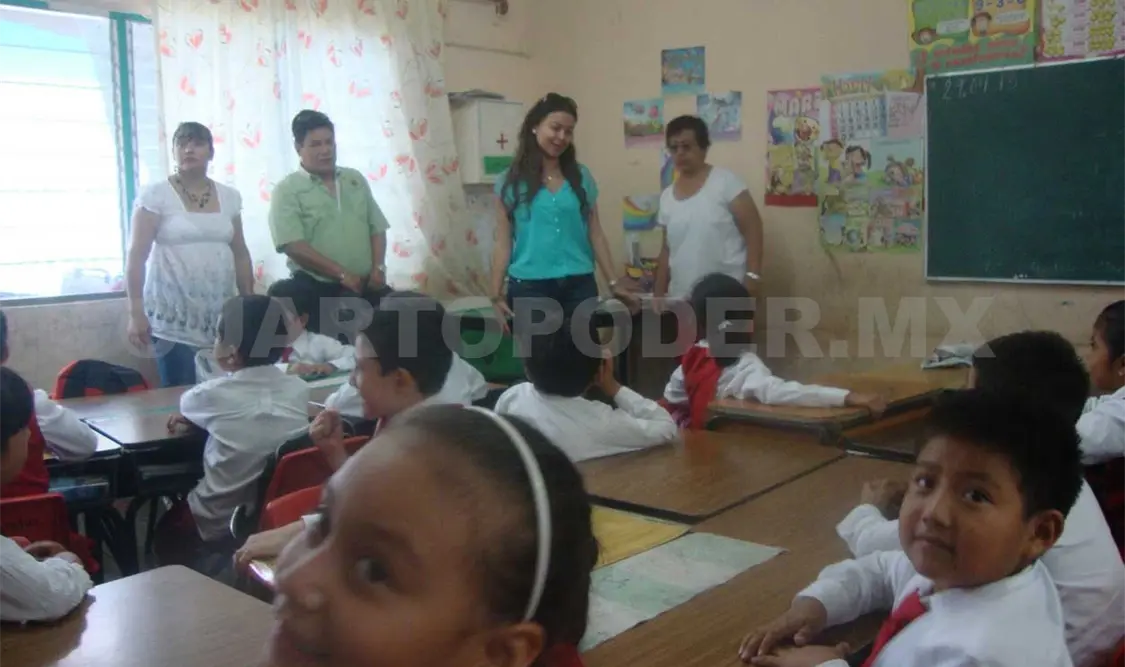 Plantea Sasíl de León política de eficiencia en escuelas