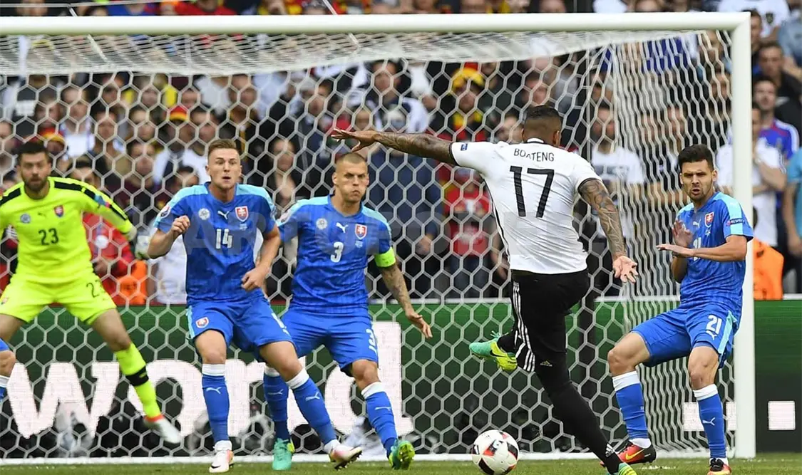 Alemania vence 3-0 a Eslovaquia y llega a cuartos