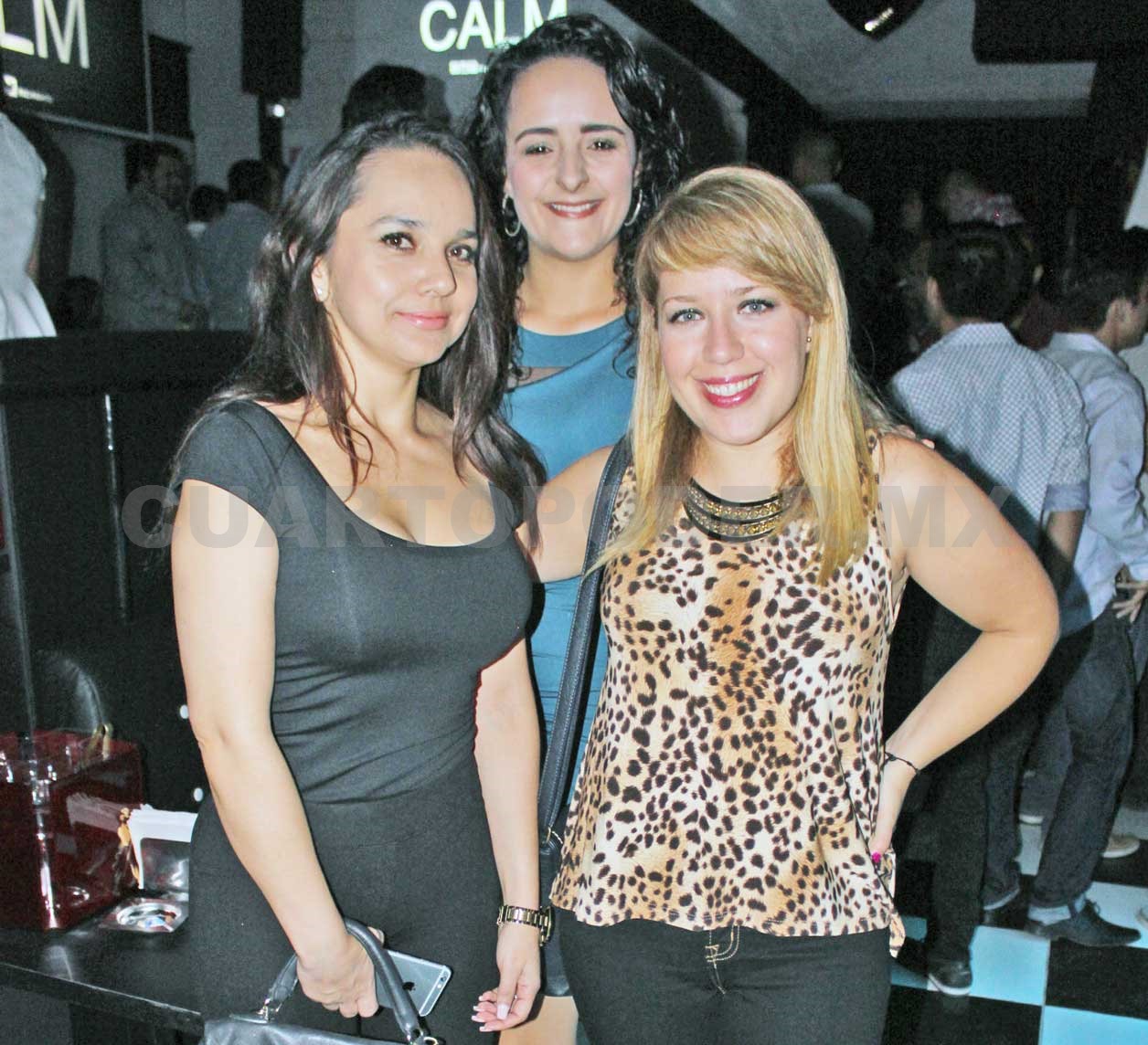 Chavos disfrutan la vida nocturna