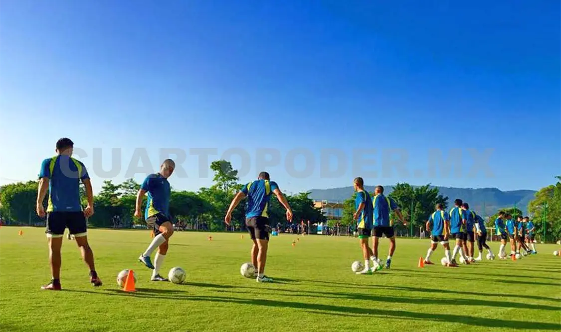 Jaguares trabaja a puerta cerrada